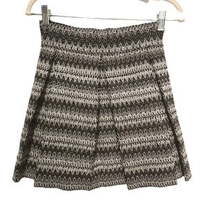 NWOT AKIRA black and silver back zip pleated mini skirt Size Small